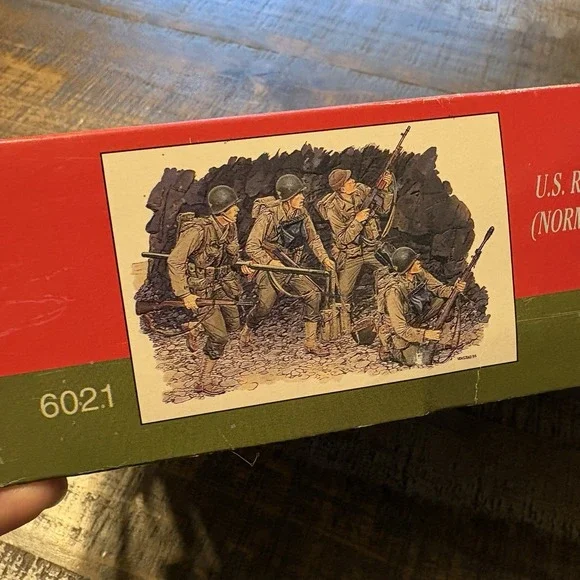 VTG Dragon 9004 Grille Ausf.H Sd. Kfz. 138/1 w/S.P. Gun Crew Plastic Model Kit - Picture 8 of 14